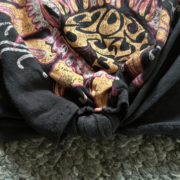 Micas Graphic Print The Doors Dark Gray Cropped Tee - Picture 3 of 6